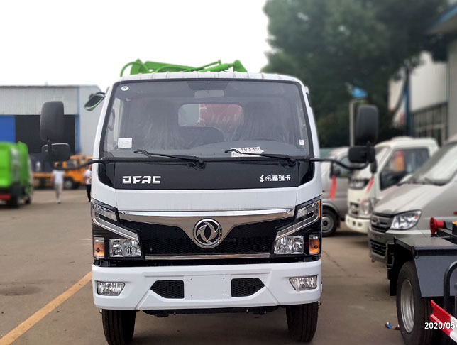 東風福瑞卡國六側(cè)掛桶垃圾車圖片2