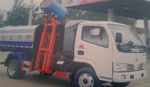 掛桶<a href=http://m.wangbaomu.cn/ljc target=_blank class=infotextkey>垃圾車</a>裝卸垃圾桶圖片