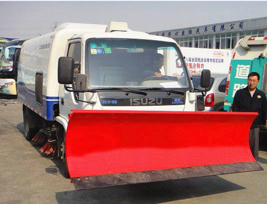 五十鈴鏟雪<a href=http://m.wangbaomu.cn/saoluche/ target=_blank class=infotextkey>掃路車</a>