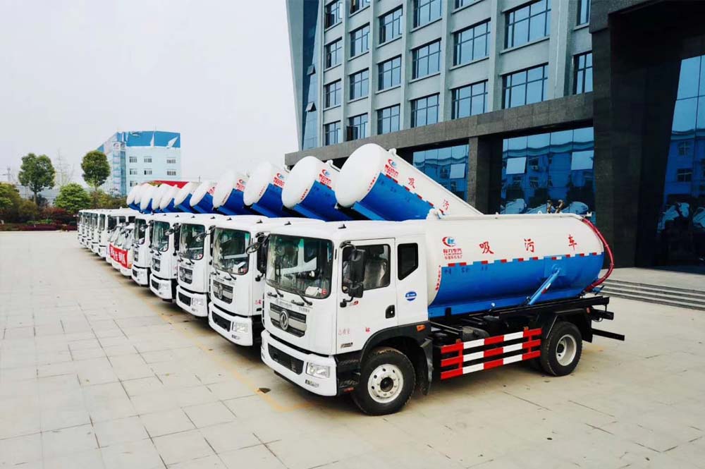 東風(fēng)多利卡D9國(guó)六11.6方吸污車(chē)